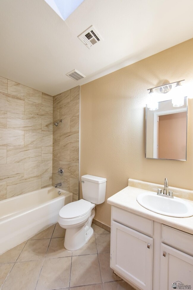 Building Photo - 4597 W 18th Pl