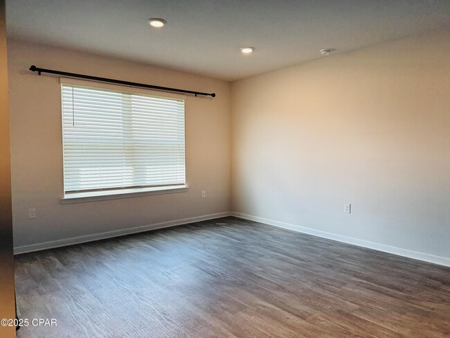 Building Photo - 4011 Silver Spur Rd