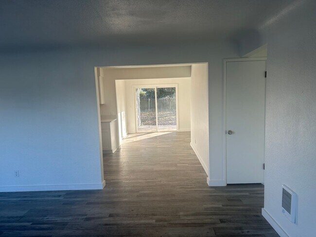 Building Photo - Updated 3 bedroom 1 bath home with large yard!