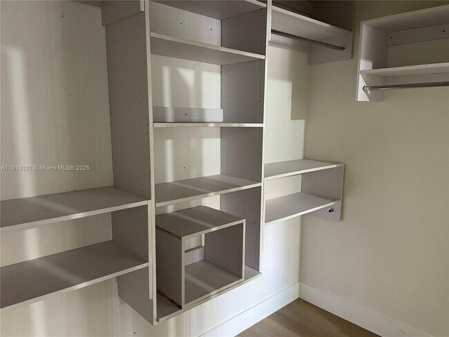 Building Photo - 771 NE 199th St