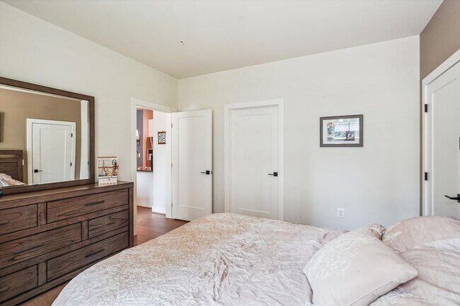 Building Photo - 1411 Key Blvd