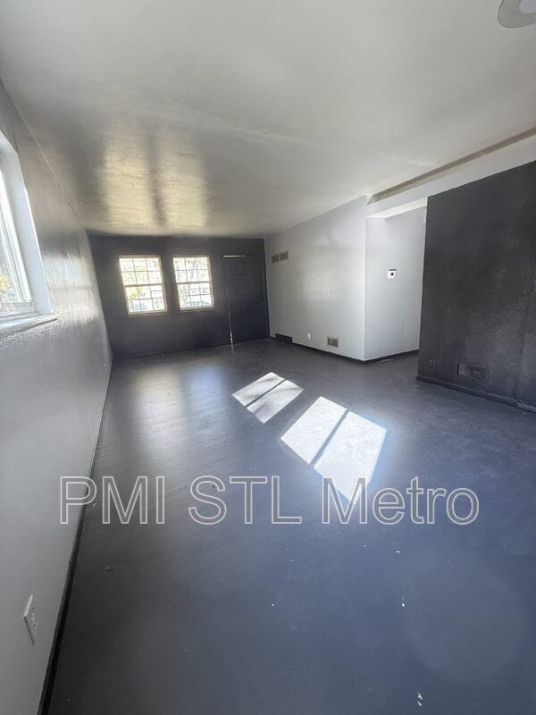 Building Photo - 10736 Spring Garden Dr