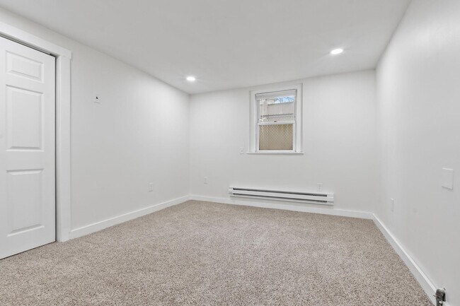 Building Photo - 20 Linden Ct