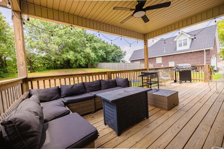 Back Porch - 301 Ridgestone Path