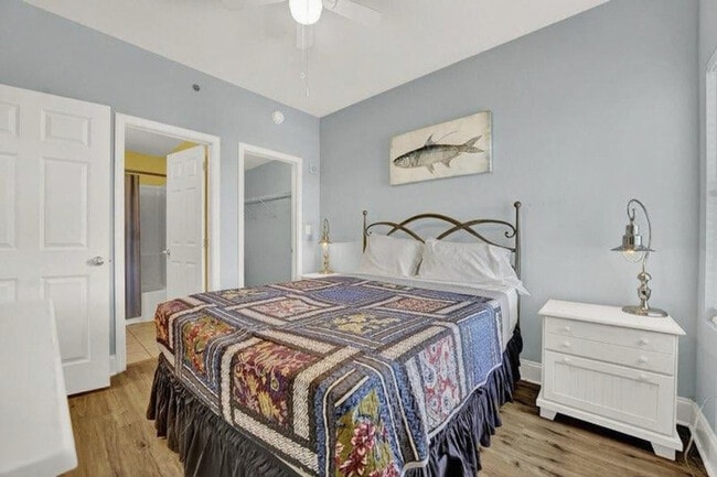 Building Photo - 9800 S Thomas Dr