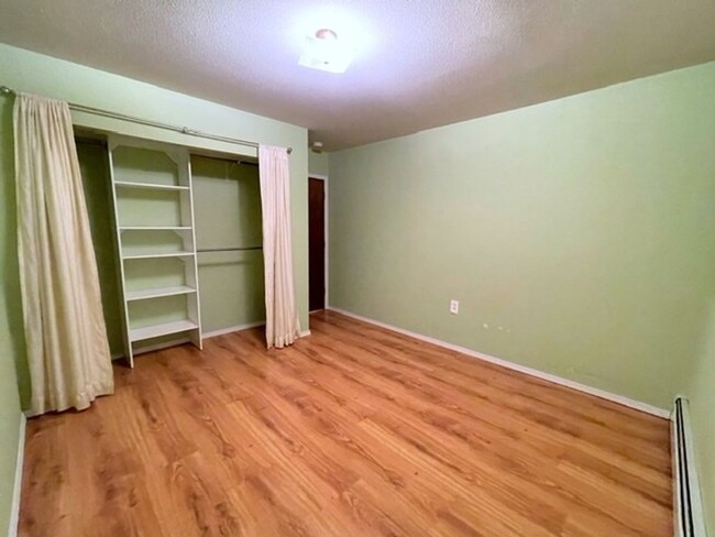Building Photo - East Anchorage Four Bedroom Home with Bonu...