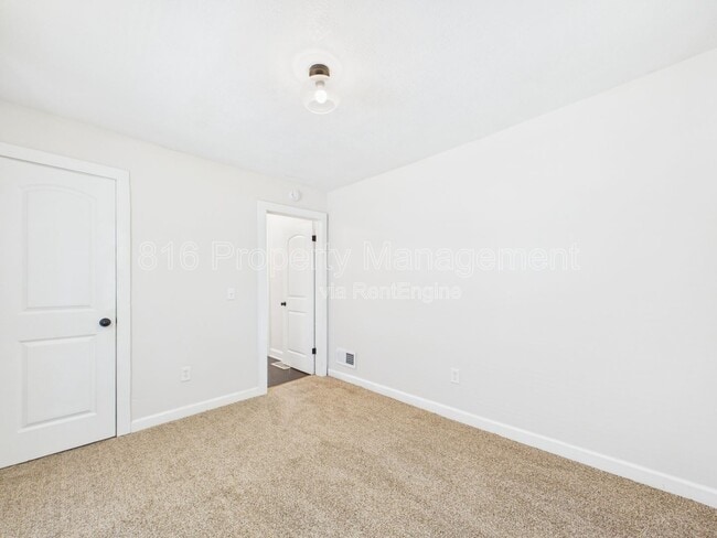 Building Photo - 4140 College Ave