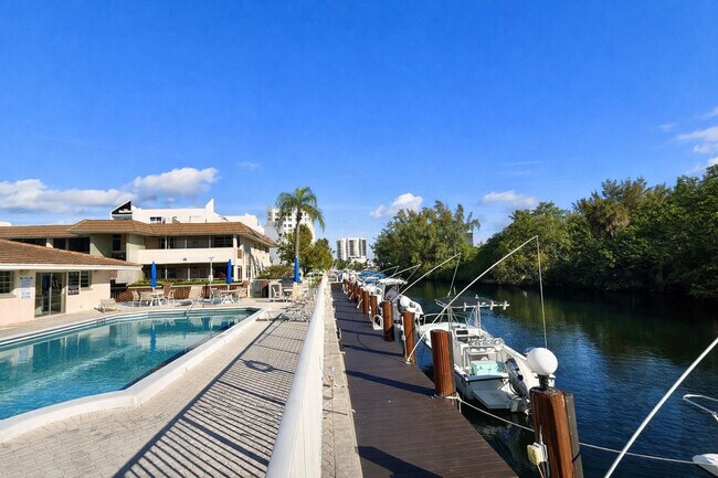 Building Photo - 2800 NE 14th Street Causeway