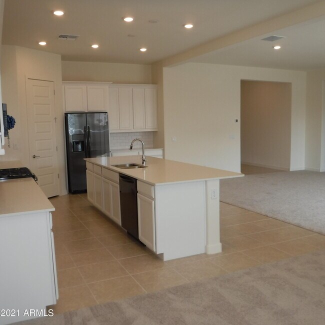 Building Photo - 16755 W Sand Hills Rd