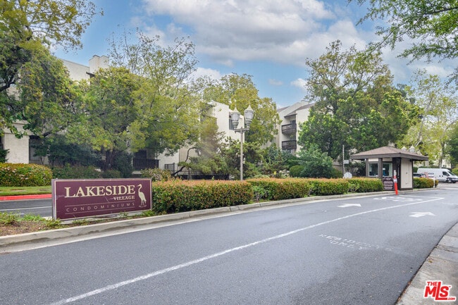 Building Photo - 11201 Summertime Ln