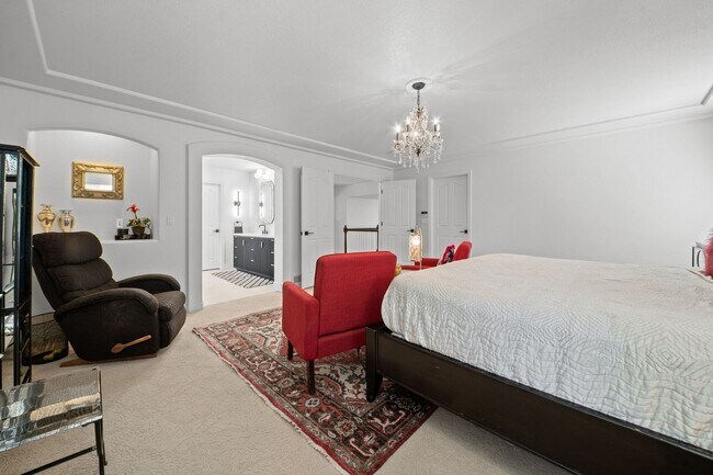 Building Photo - 2062 Hyacinth Rd