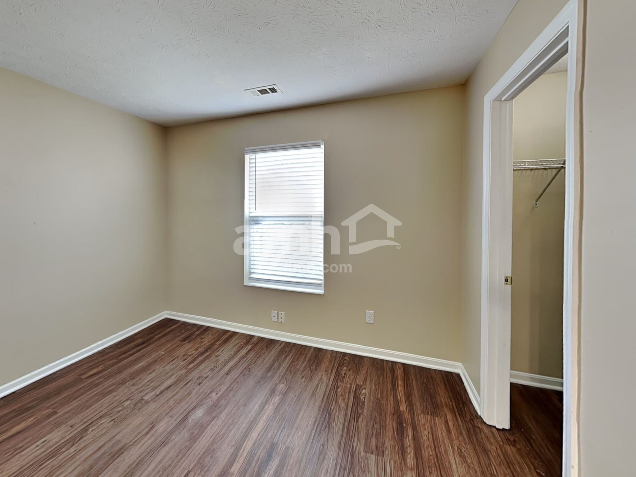 Building Photo - 3915 Little Creek Dr