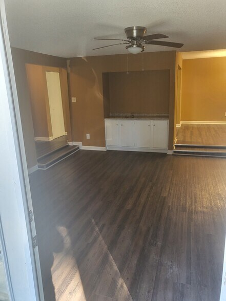 Building Photo - 3575 Oakvale Rd