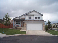 Building Photo - SPLIT LEVEL 3/2.5 HOME WITH FENCED BACK YA...