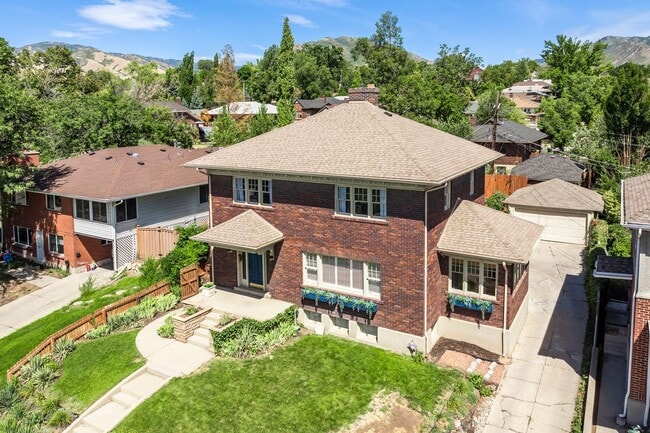 Building Photo - Elegant Sugar House Living: Finished Basement and Prime Location