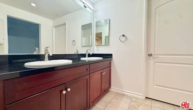 Building Photo - 629 Traction Ave