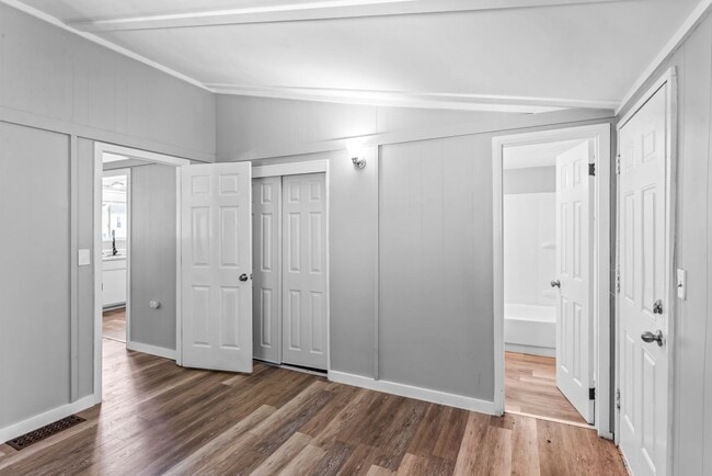 Building Photo - Affordable Comfort in Independence — 1-Bed...