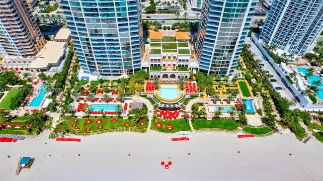 Building Photo - 17901 Collins Ave