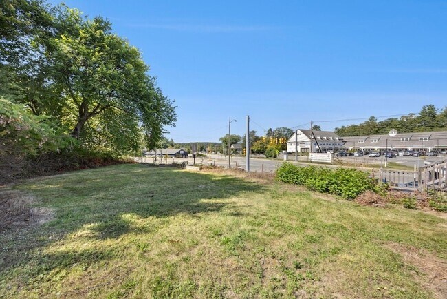 Building Photo - 281C King St