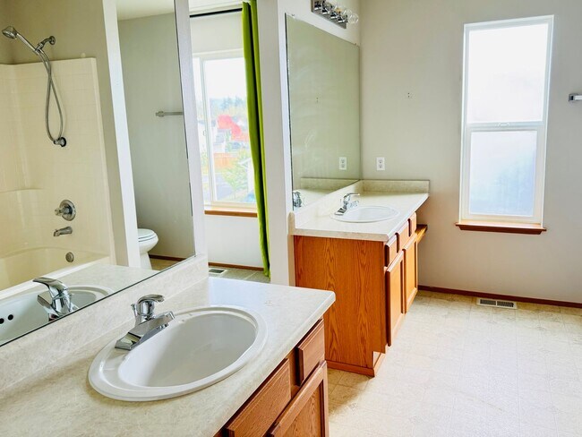 Building Photo - 5330 Larrabee Way