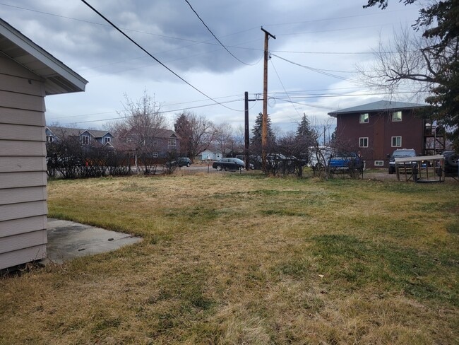 Building Photo - 745 Edith St