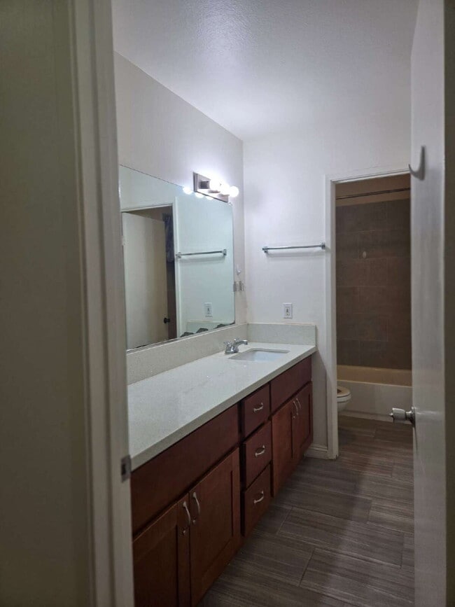 Building Photo - Spacious 3-bed, 2-bath condo is located in the heart of UTC, right on the UCSD bus line! It featu...