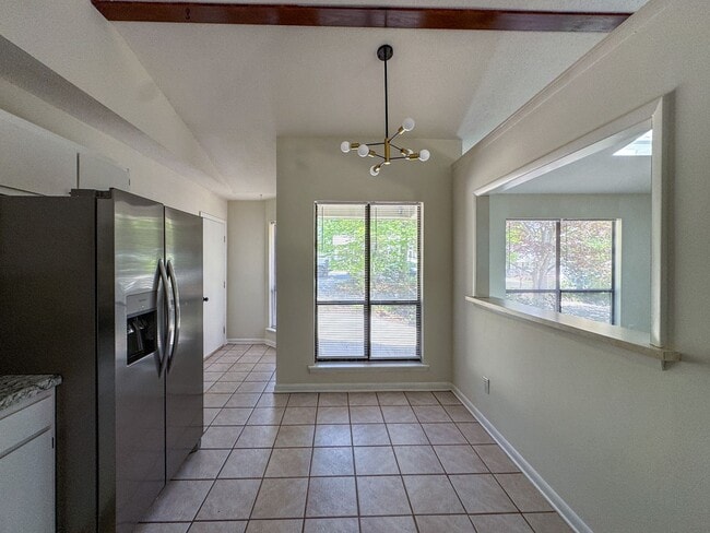 Building Photo - Beautifully Updated 3 Bed 2 Bath Home