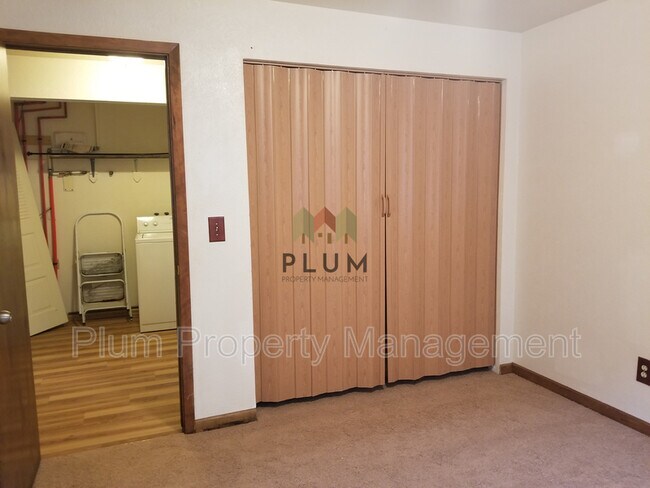 Building Photo - 720 Turner St