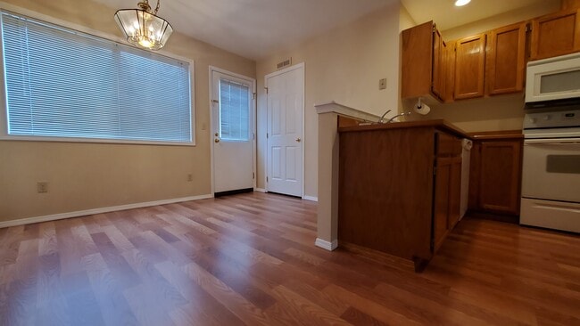 Building Photo - 209 E 18th Ave