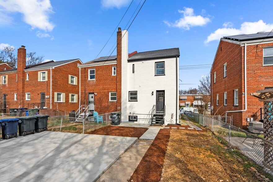 Building Photo - 5004 Sargent Rd NE