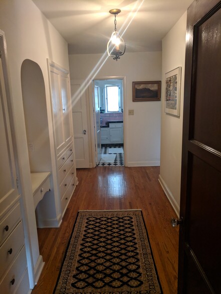 Building Photo - 1141 S Hayworth Ave