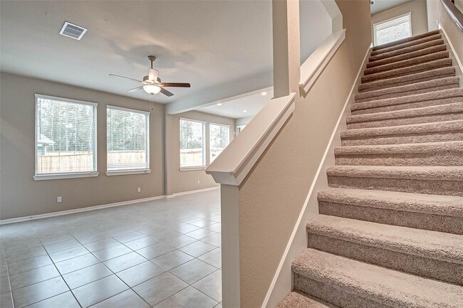 Building Photo - 332 N Spotted Fern Dr