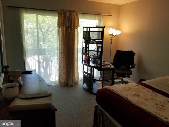 Building Photo - 8044 Inverness Ridge Rd