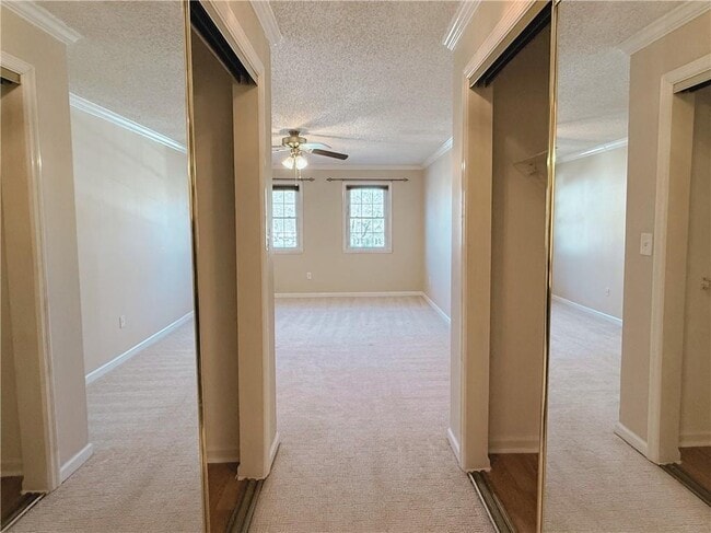 Building Photo - 7024 Somerset Cir