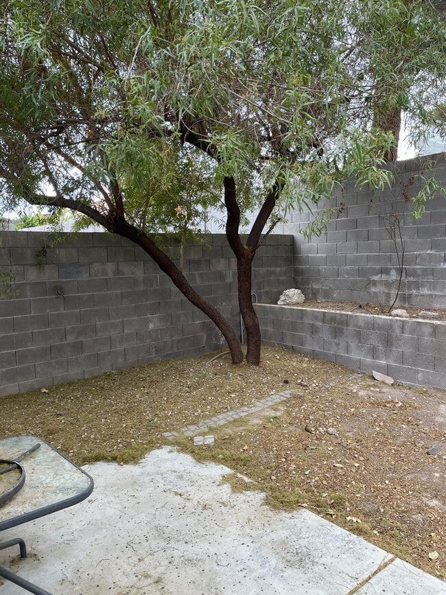 Building Photo - 3 BEDROOM SINGLE STORY HOUSE IN A CUL DE SAC