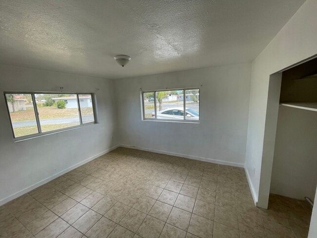 Building Photo - Corner Lot close to US 19