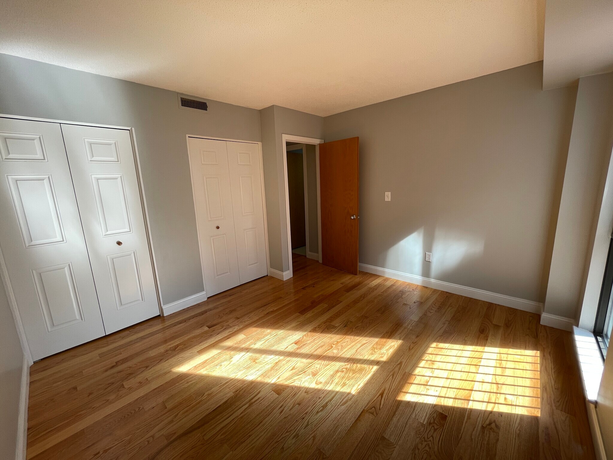 Building Photo - 1850 Beacon St