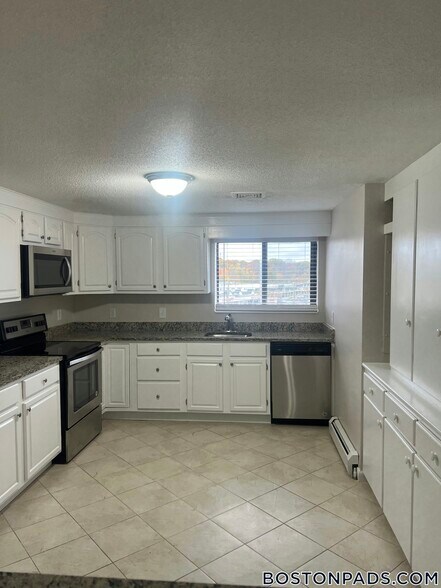 Building Photo - 4380 N Main St