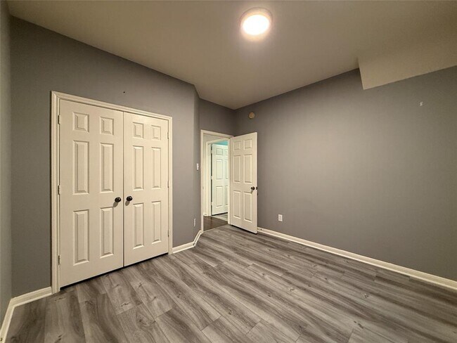 Building Photo - 10204 Dawn Brook Dr