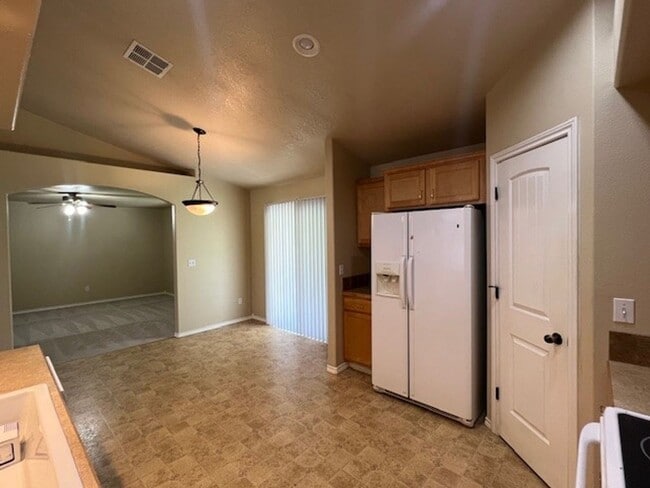 Building Photo - Beautiful 3 bed 2 bath home in the Woodsid...