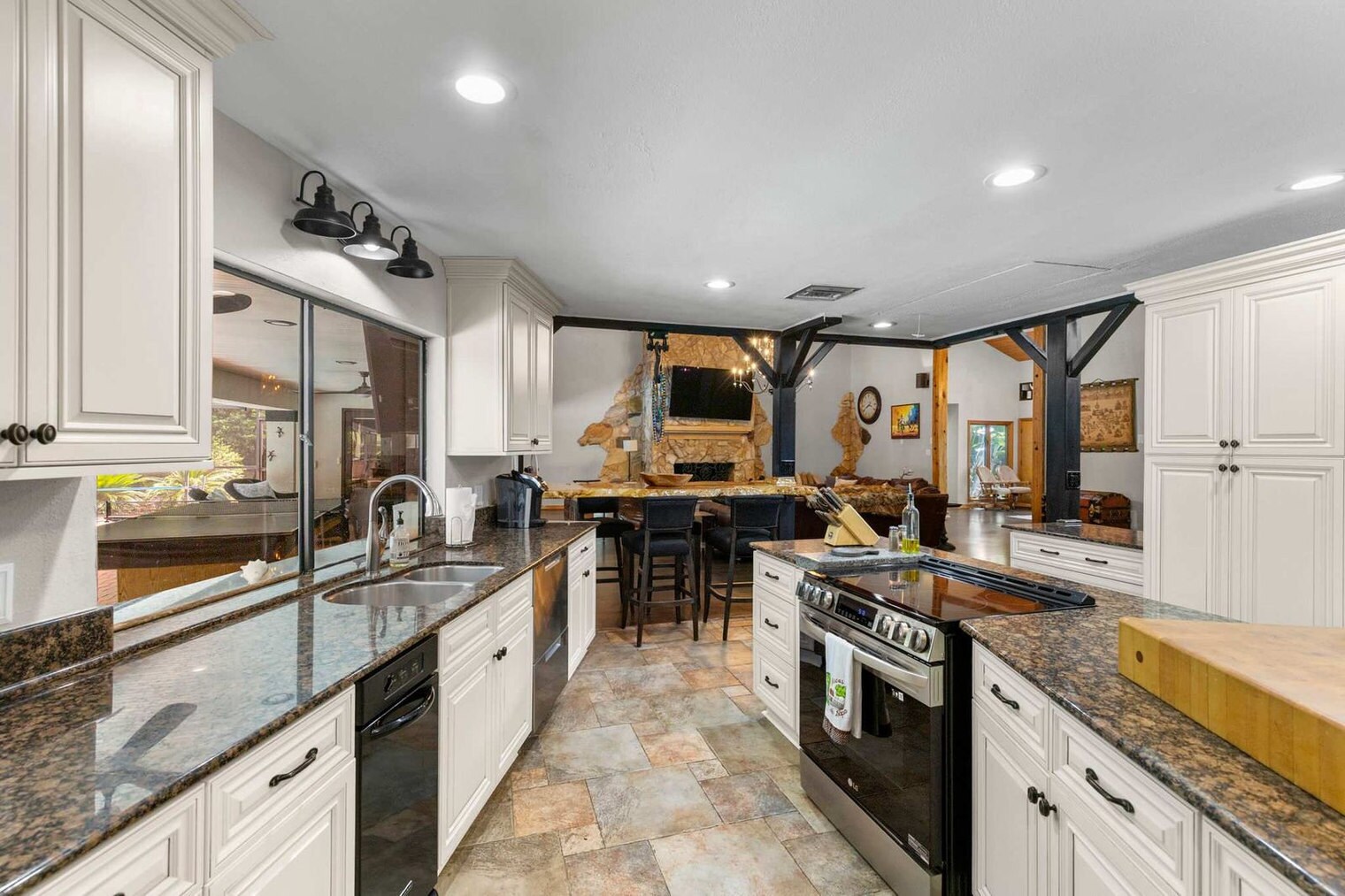 Building Photo - 926 Riverhills Dr