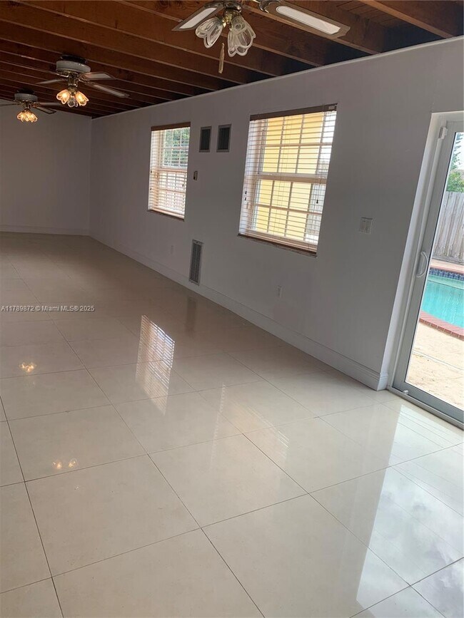 Building Photo - 1130 SW 73rd Ave