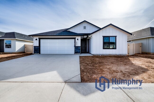 Building Photo - 4 bedroom, 2 bathroom, 2 car garage.