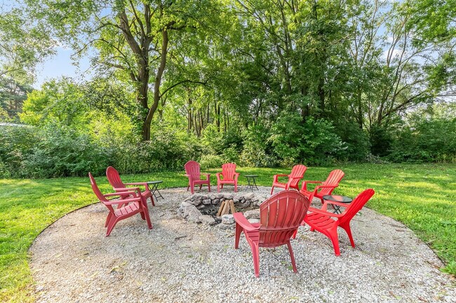 Building Photo - 8254 Mary Ann Ave