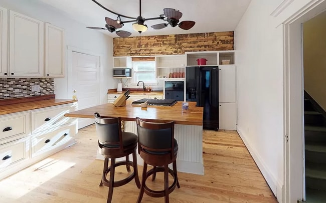 Building Photo - 178 W Broadway St