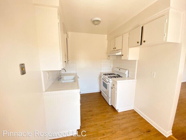 Building Photo - 4935 W 120th St