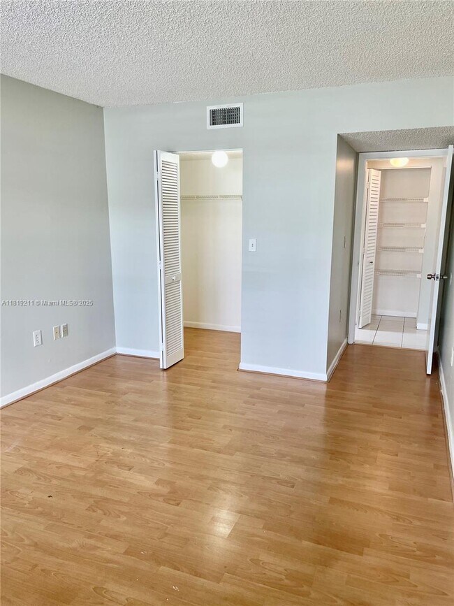 Building Photo - 4805 SW 154th Ave