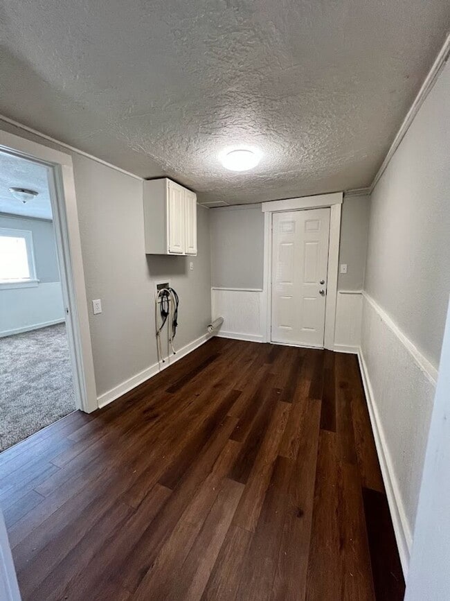 Building Photo - Charming 3BR/1BA Home with Detached Garage