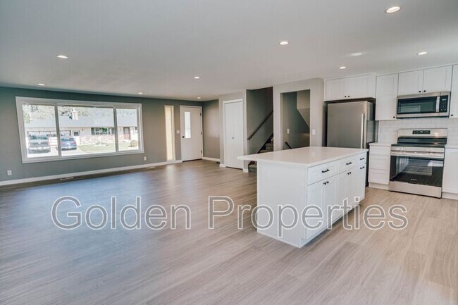 Building Photo - 3703 E Pine Hill Dr