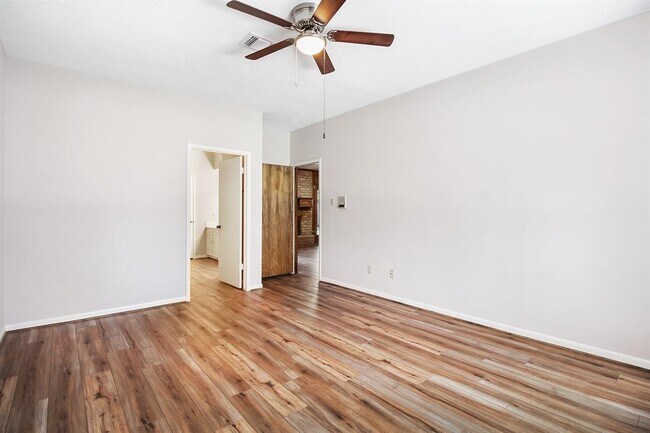 Building Photo - 5402 Summerfield Ln